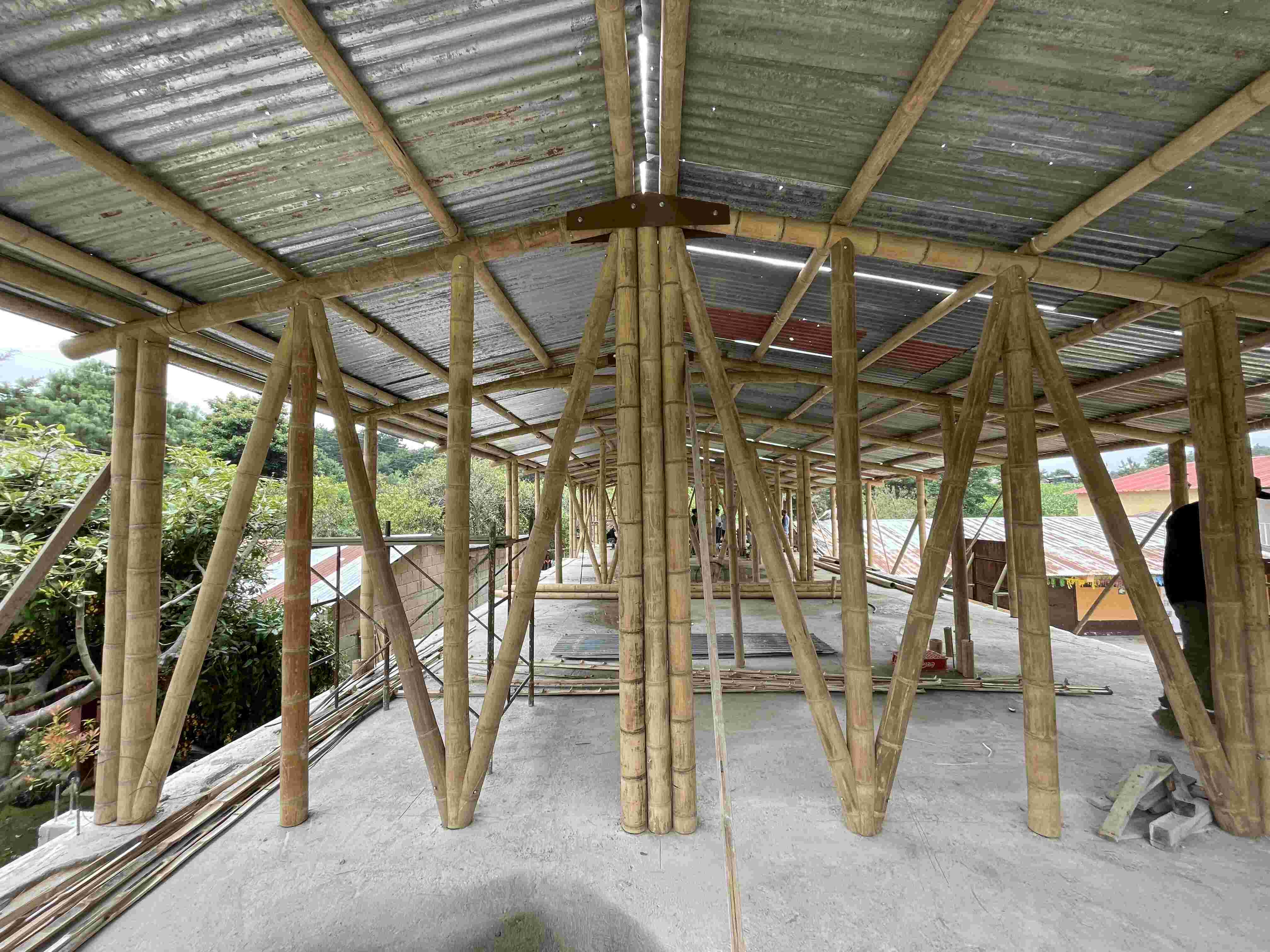 Bambusrahmen für Klassenraumwände im 2. Stockwerk